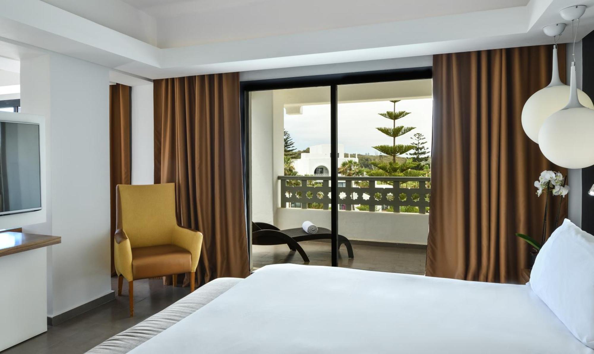 Pullman Mazagan Royal Golf&Spa El Jadida Dış mekan fotoğraf A bedroom with a sliding door
