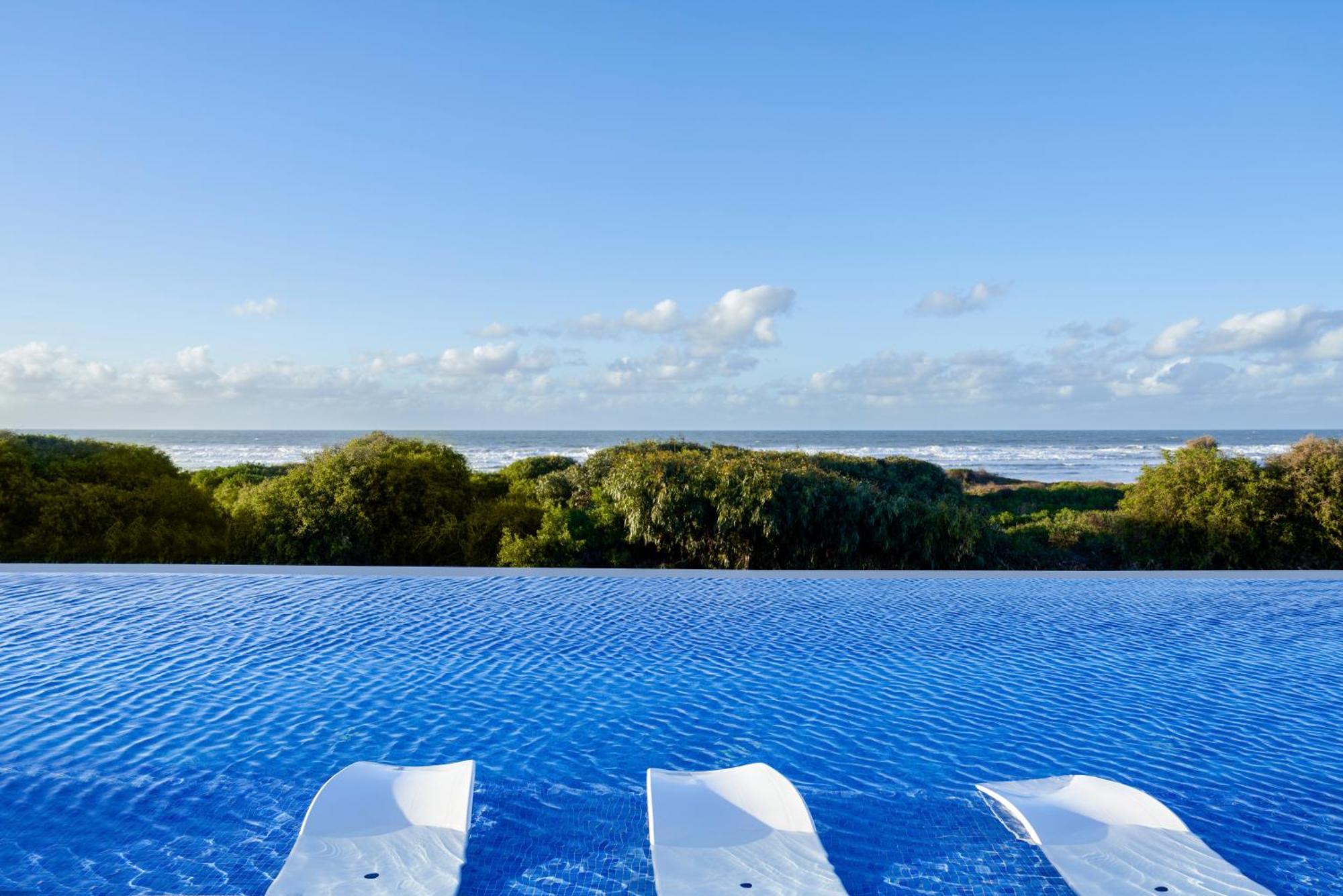 Pullman Mazagan Royal Golf&Spa El Jadida Dış mekan fotoğraf View of the Atlantic Ocean from the pool at the Iberostar Grand Hotel Bahia, in 2019