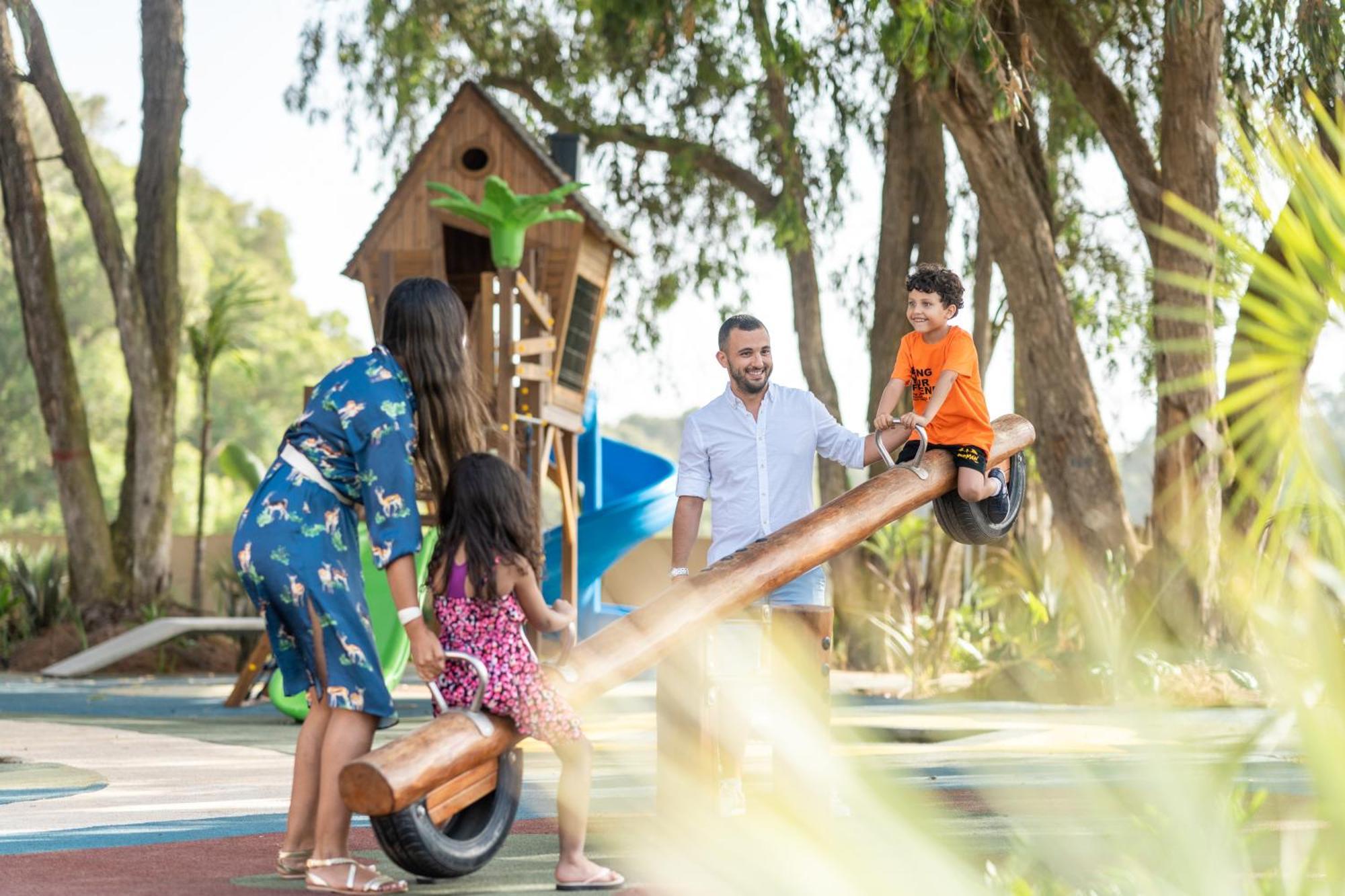 Pullman Mazagan Royal Golf&Spa El Jadida Dış mekan fotoğraf Family playing in the park