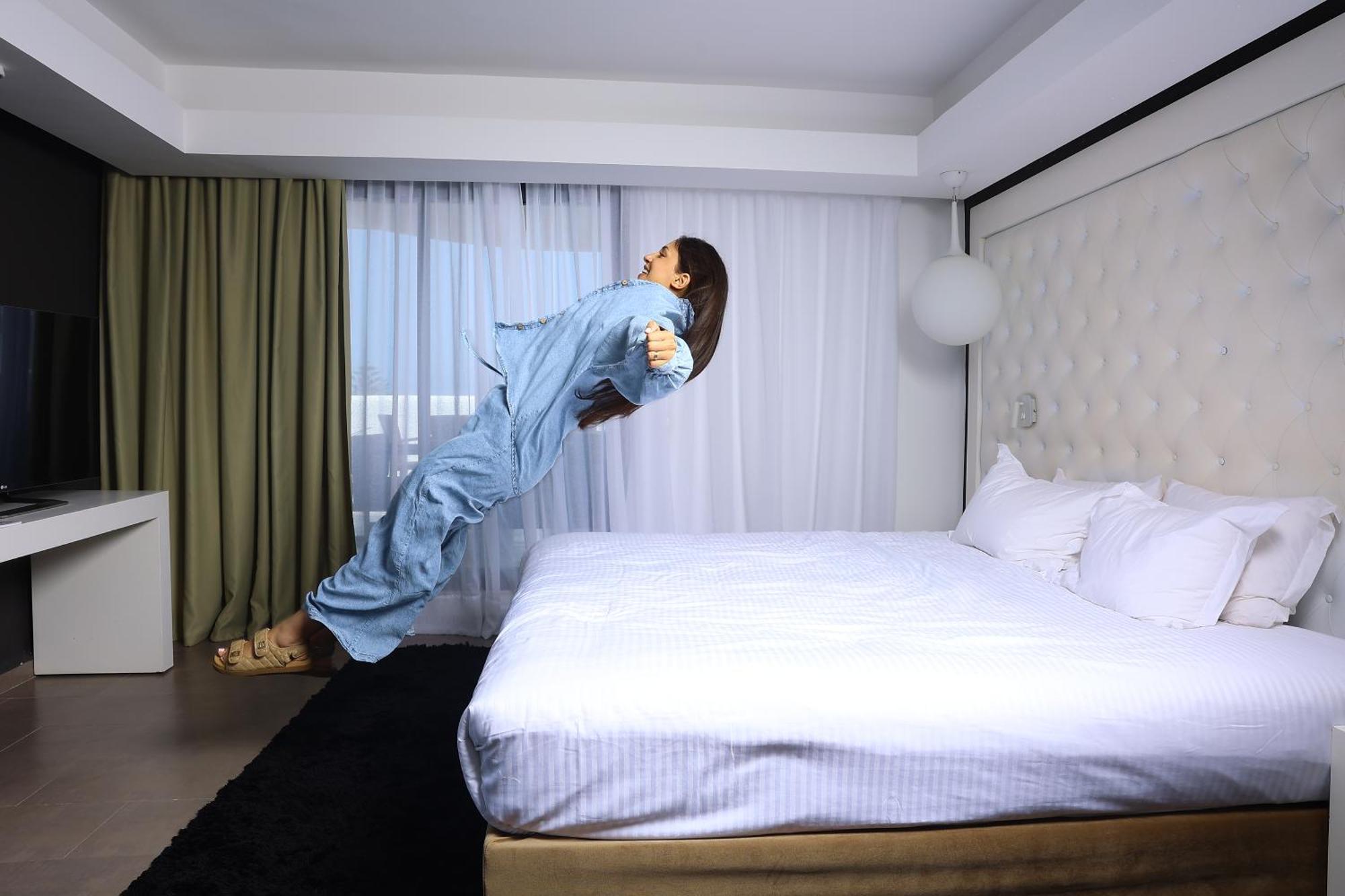 Pullman Mazagan Royal Golf&Spa El Jadida Dış mekan fotoğraf A woman levitating